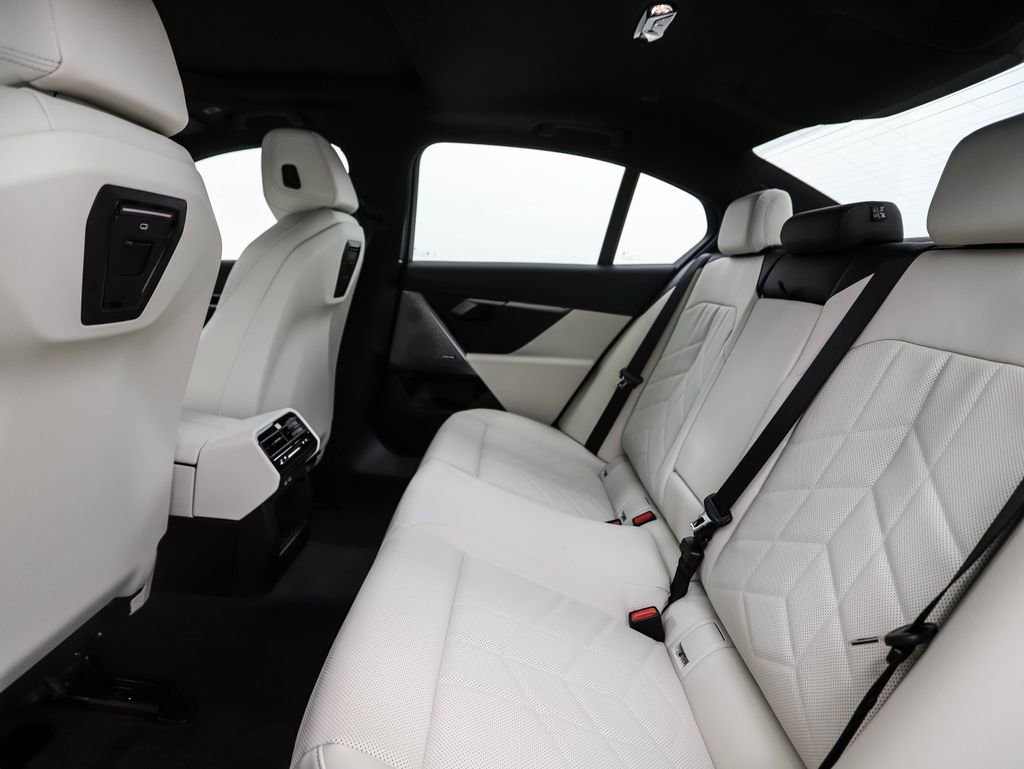 New 2026 BMW 530i xDrive w/ Premium Package image 23