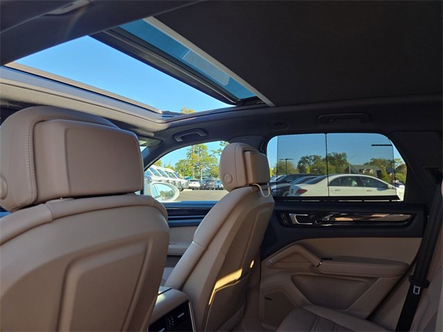 Used 2023 Porsche Cayenne image 31