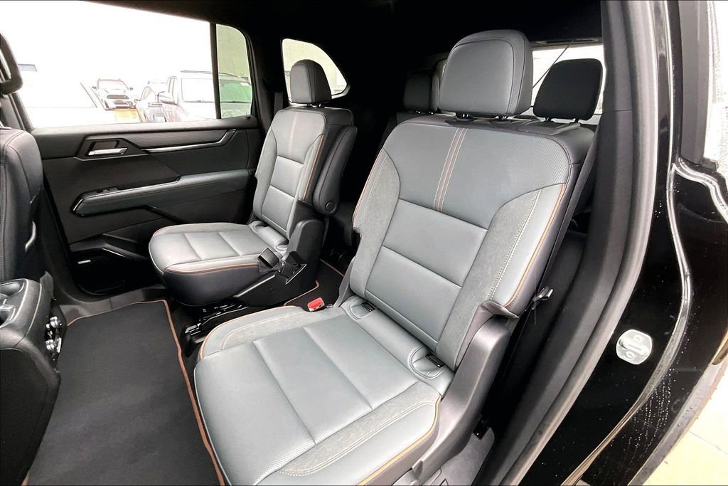 Used 2024 GMC Acadia AT4 w/ Luxury Package image 32