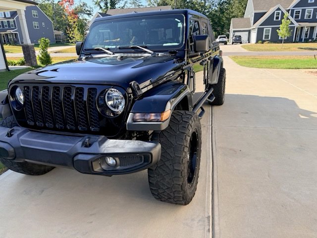 Used 2022 Jeep Gladiator Sport AWD/4WD image 2
