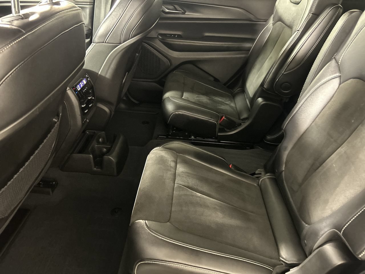 Used 2023 Jeep Grand Cherokee L Laredo AWD/4WD image 23