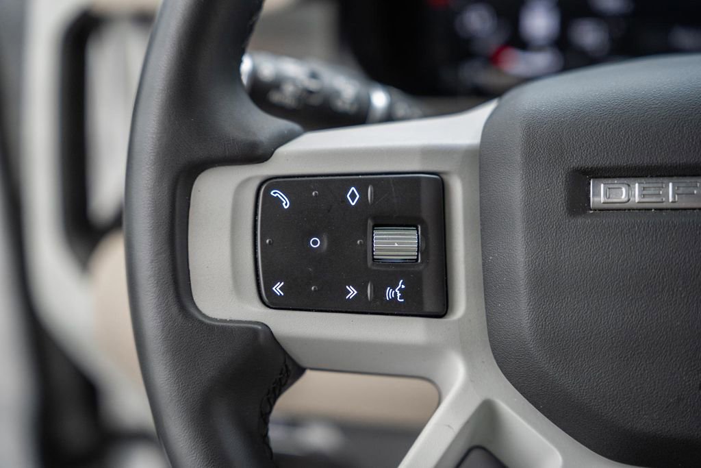 Used 2023 Land Rover Defender 130 X-Dynamic SE image 30