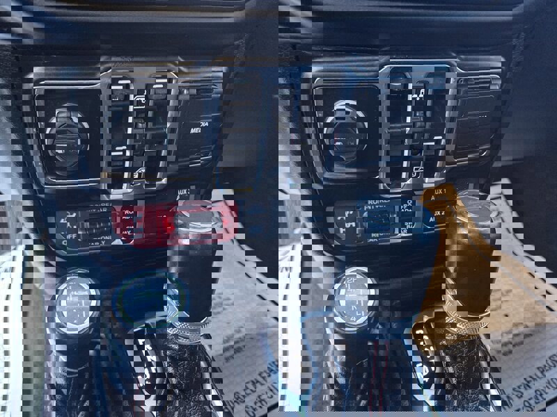 Used 2020 Jeep Gladiator Rubicon w/ Uconnect 4C Nav & Sound Group image 36