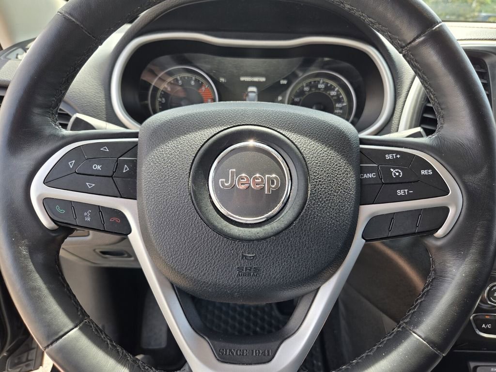Used 2016 Jeep Cherokee Trailhawk w/ Comfort/Convenience Group AWD/4WD image 23