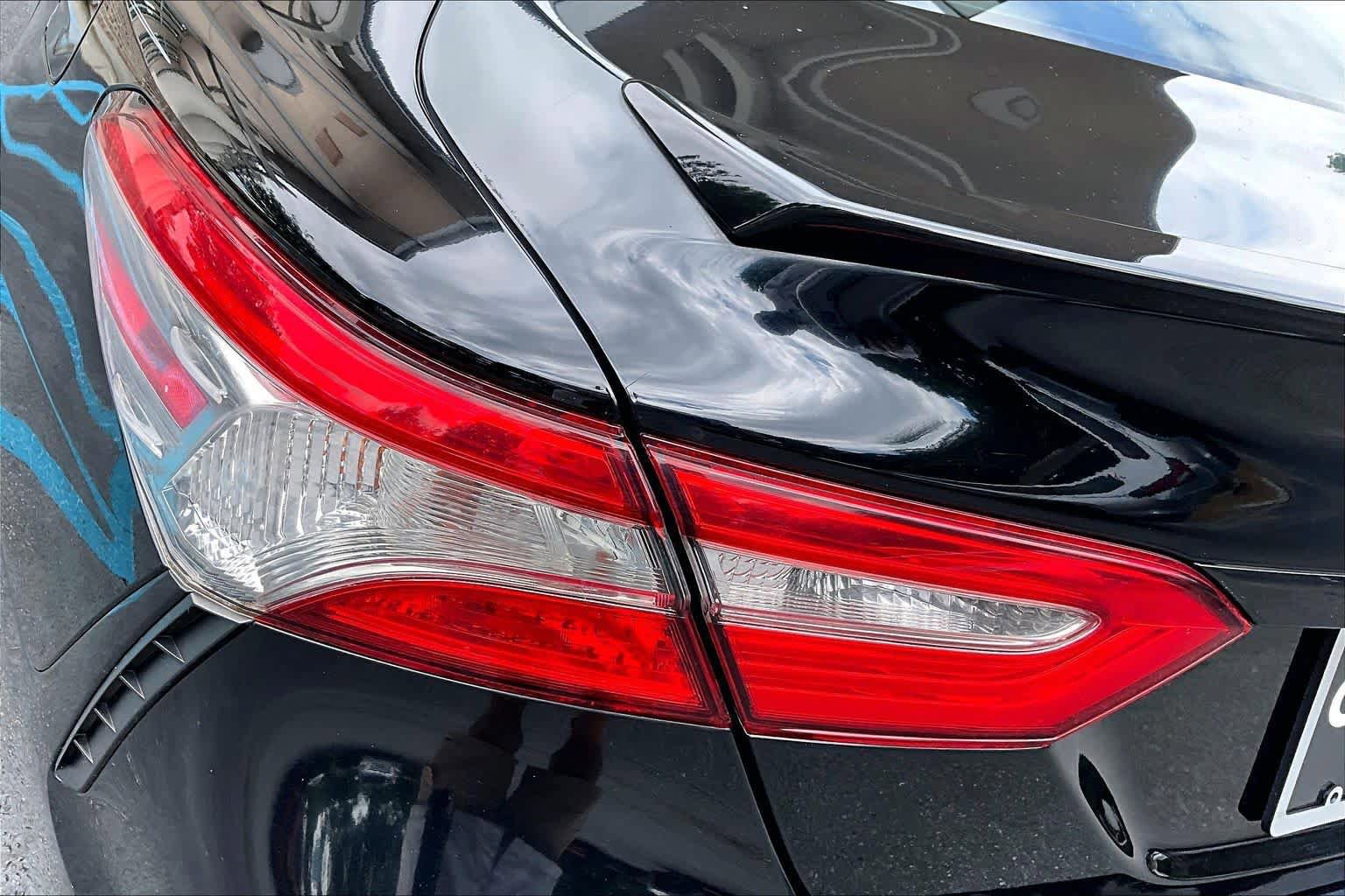 Used 2018 Toyota Camry SE w/ Convenience Package FWD image 28