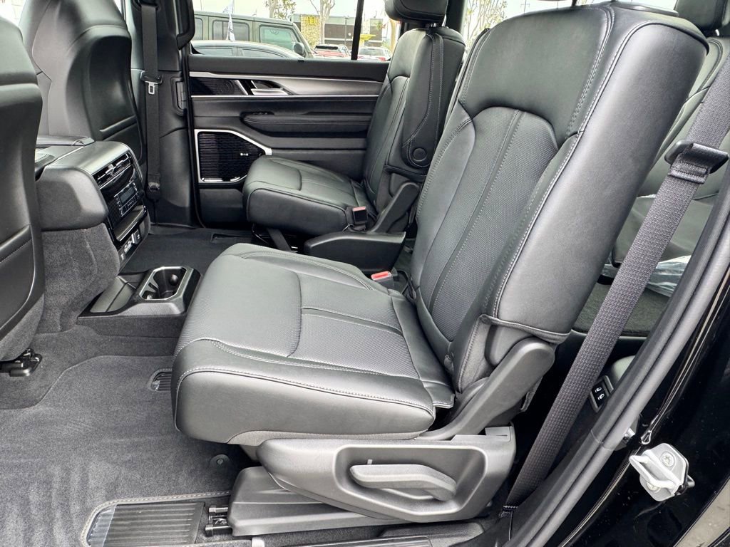 New 2025 Jeep Wagoneer Series III w/ Premium Group I image 31