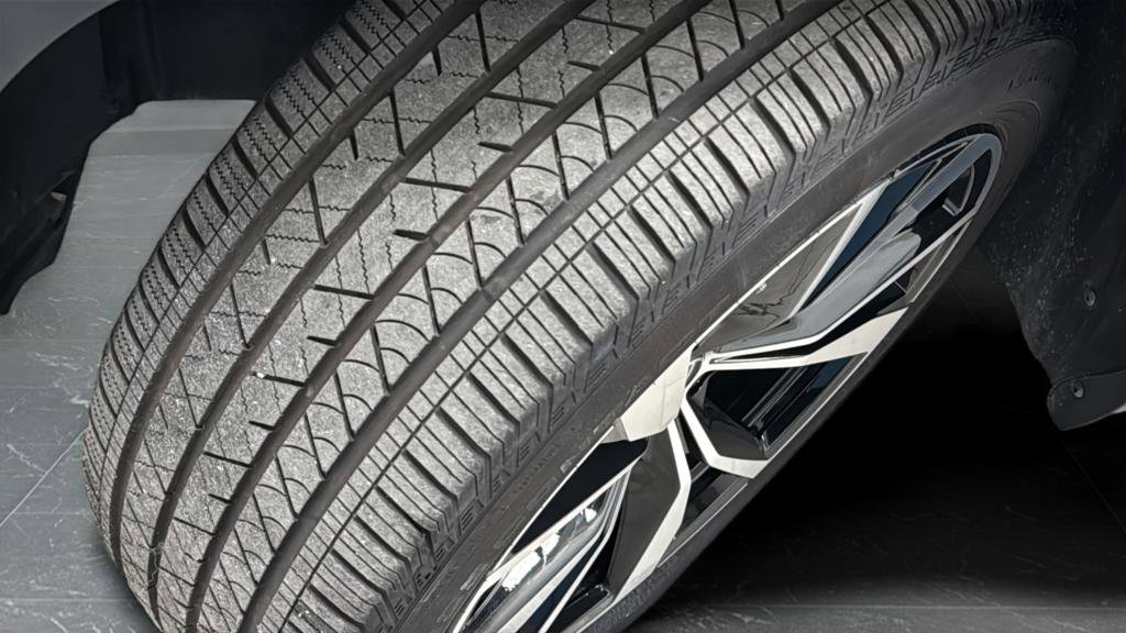 Used 2025 Volkswagen Atlas SEL Premium R-Line image 39