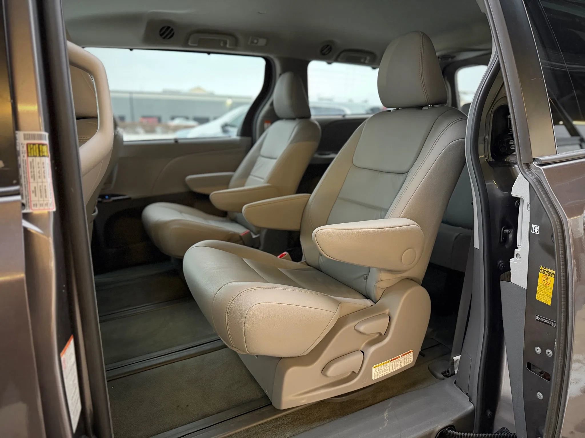 Used 2017 Toyota Sienna XLE image 21