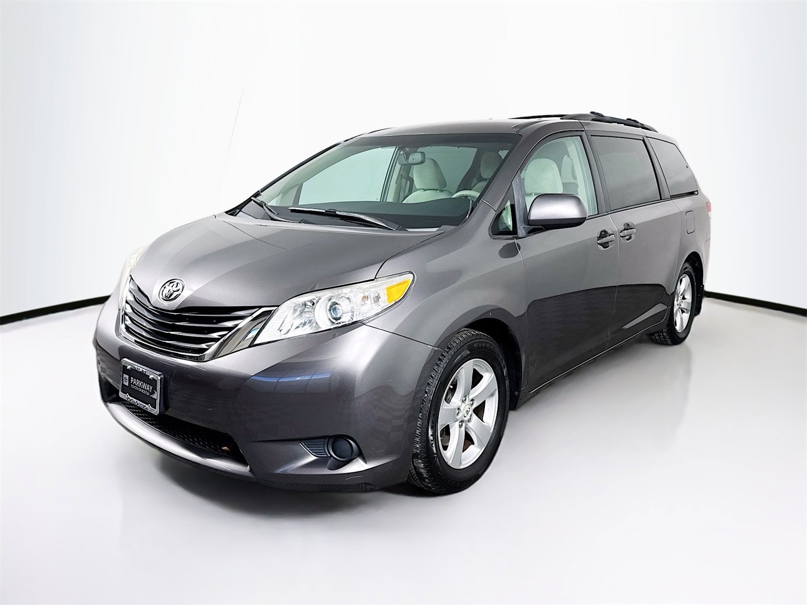 Used 2011 Toyota Sienna LE image 3