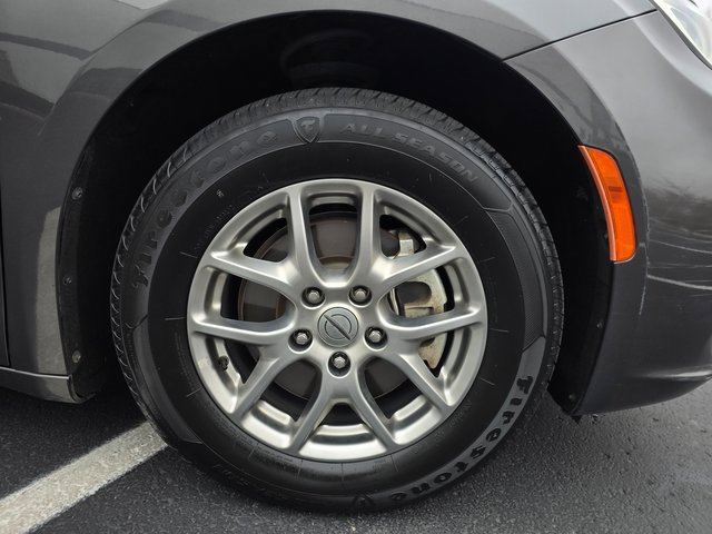 Used 2021 Chrysler Pacifica Touring image 4