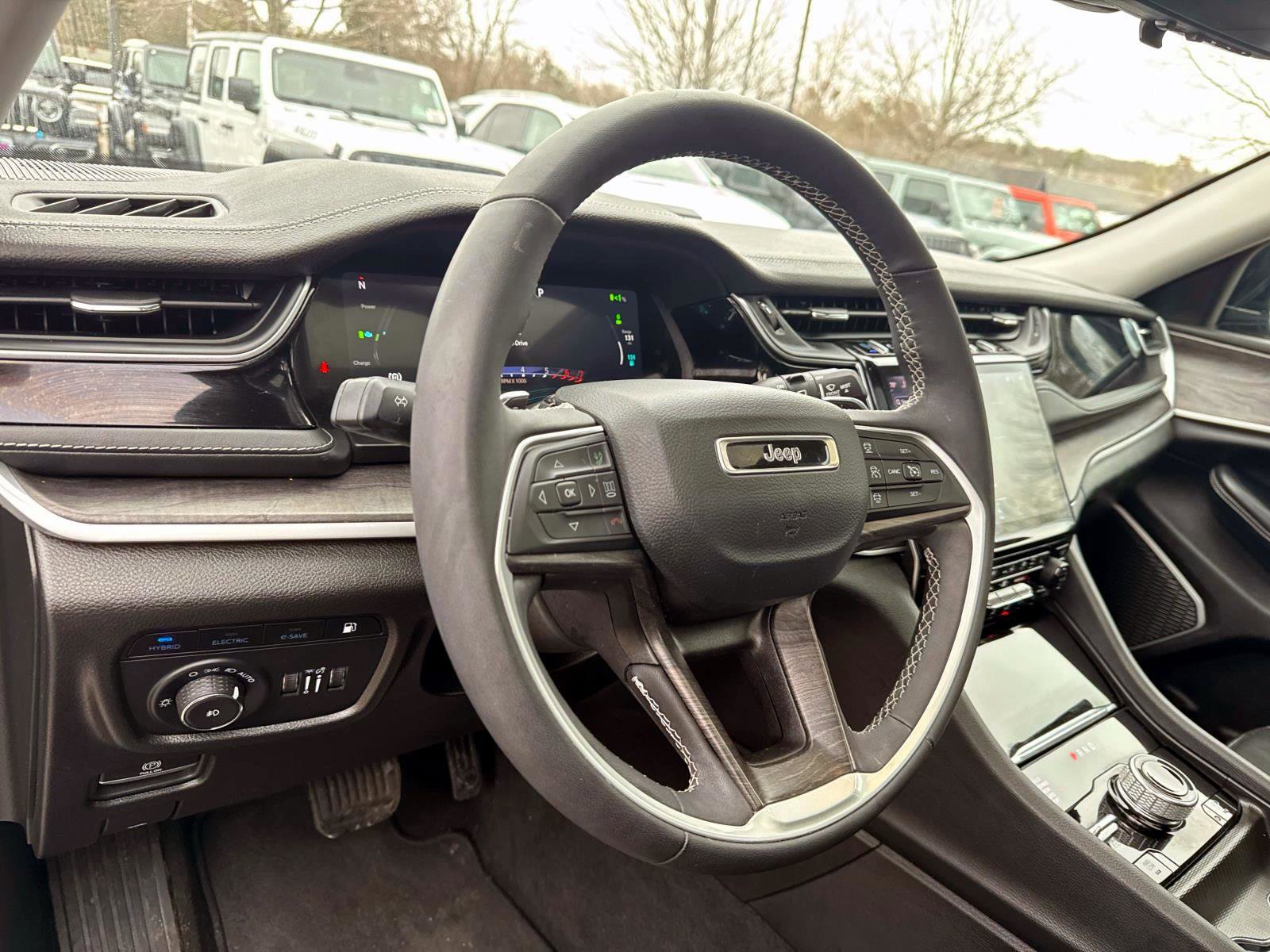 Used 2023 Jeep Grand Cherokee 30th Anniversary image 11