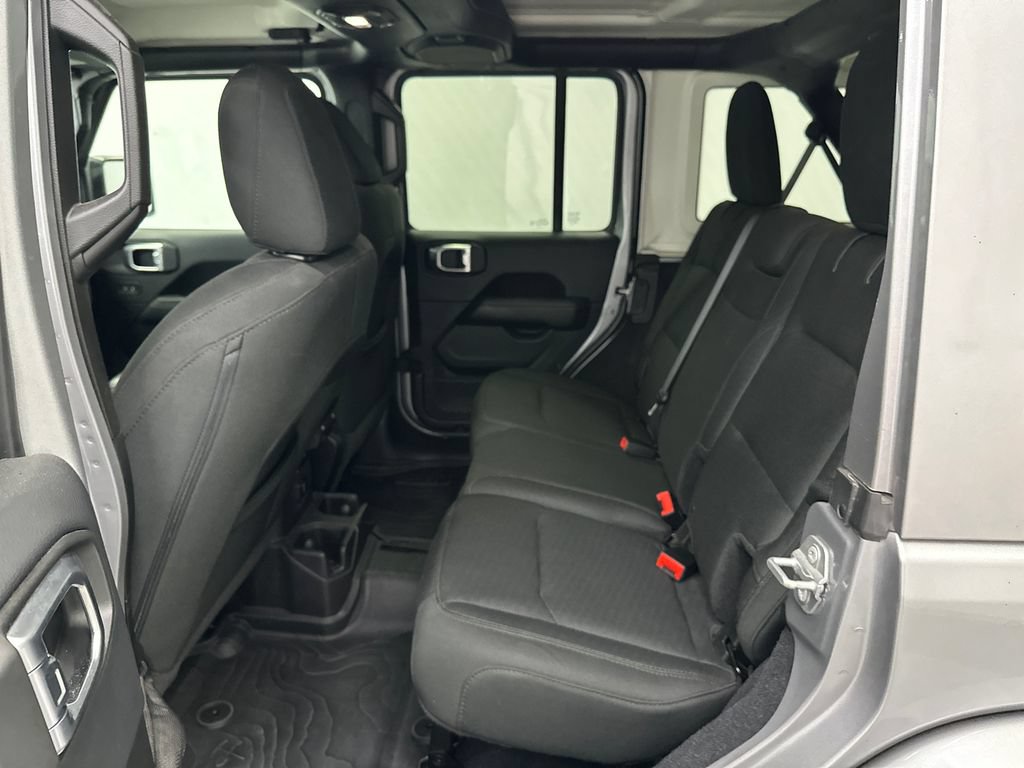 Used 2018 Jeep Wrangler Unlimited Sahara AWD/4WD image 20
