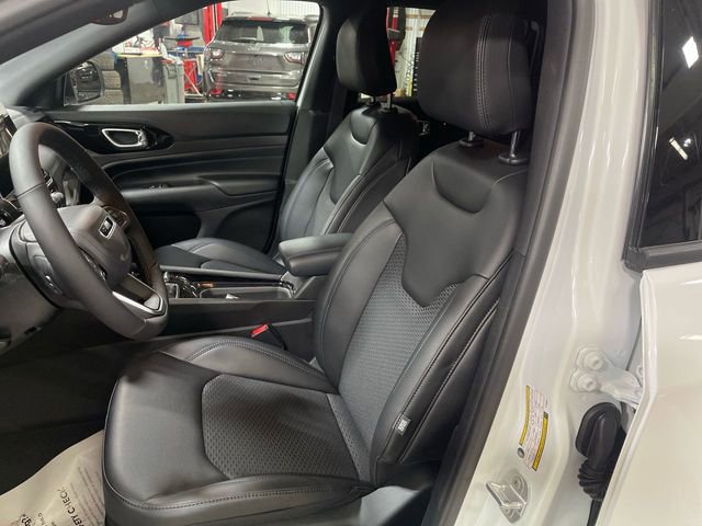 New 2026 Jeep Compass Latitude image 11