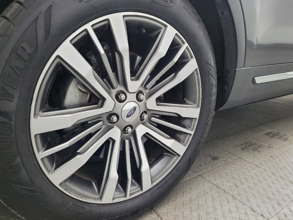 Used 2017 Ford Explorer Platinum image 31