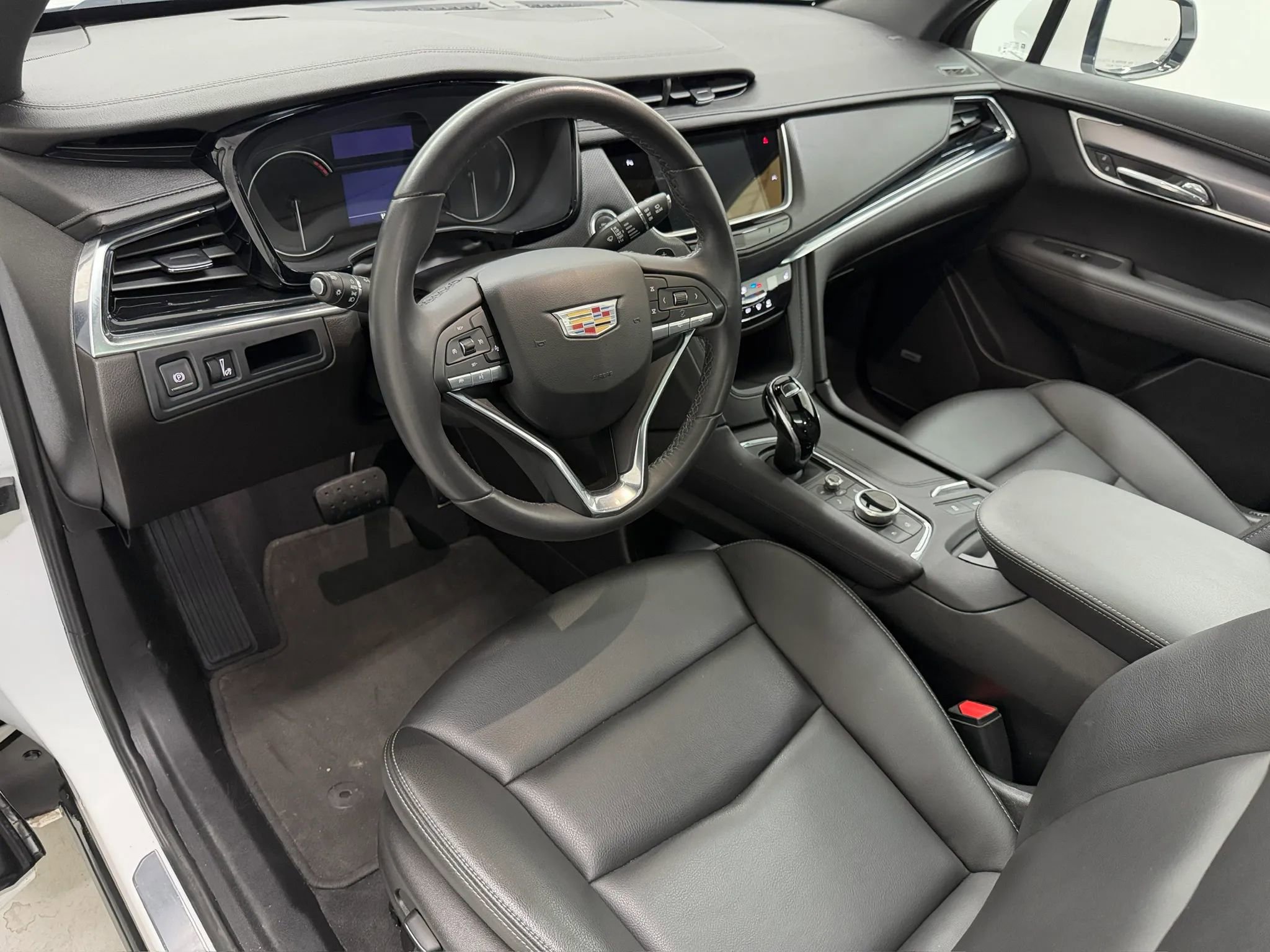 Used 2023 Cadillac XT6 Luxury FWD image 9