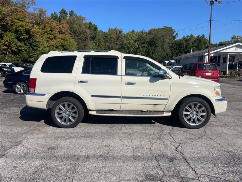Used 2009 Chrysler Aspen Limited AWD/4WD image 4