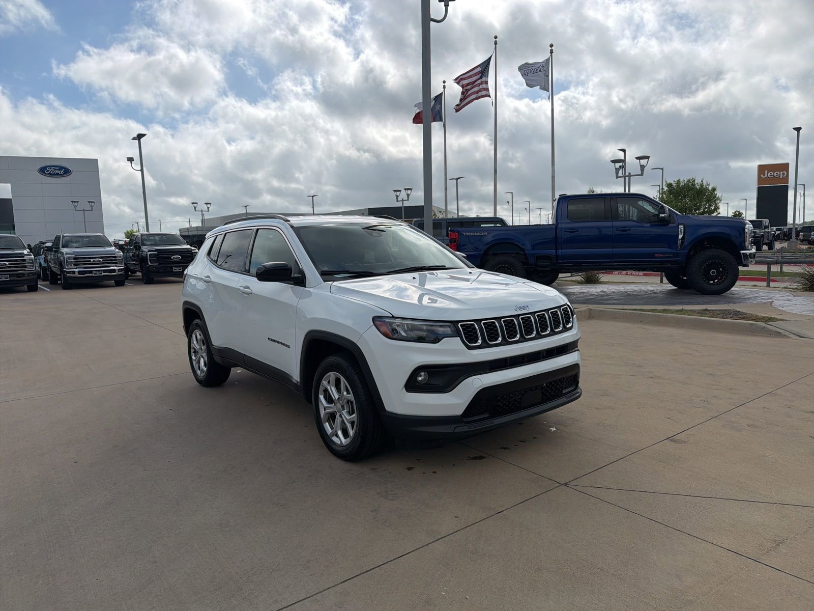 Used 2024 Jeep Compass Latitude image 8