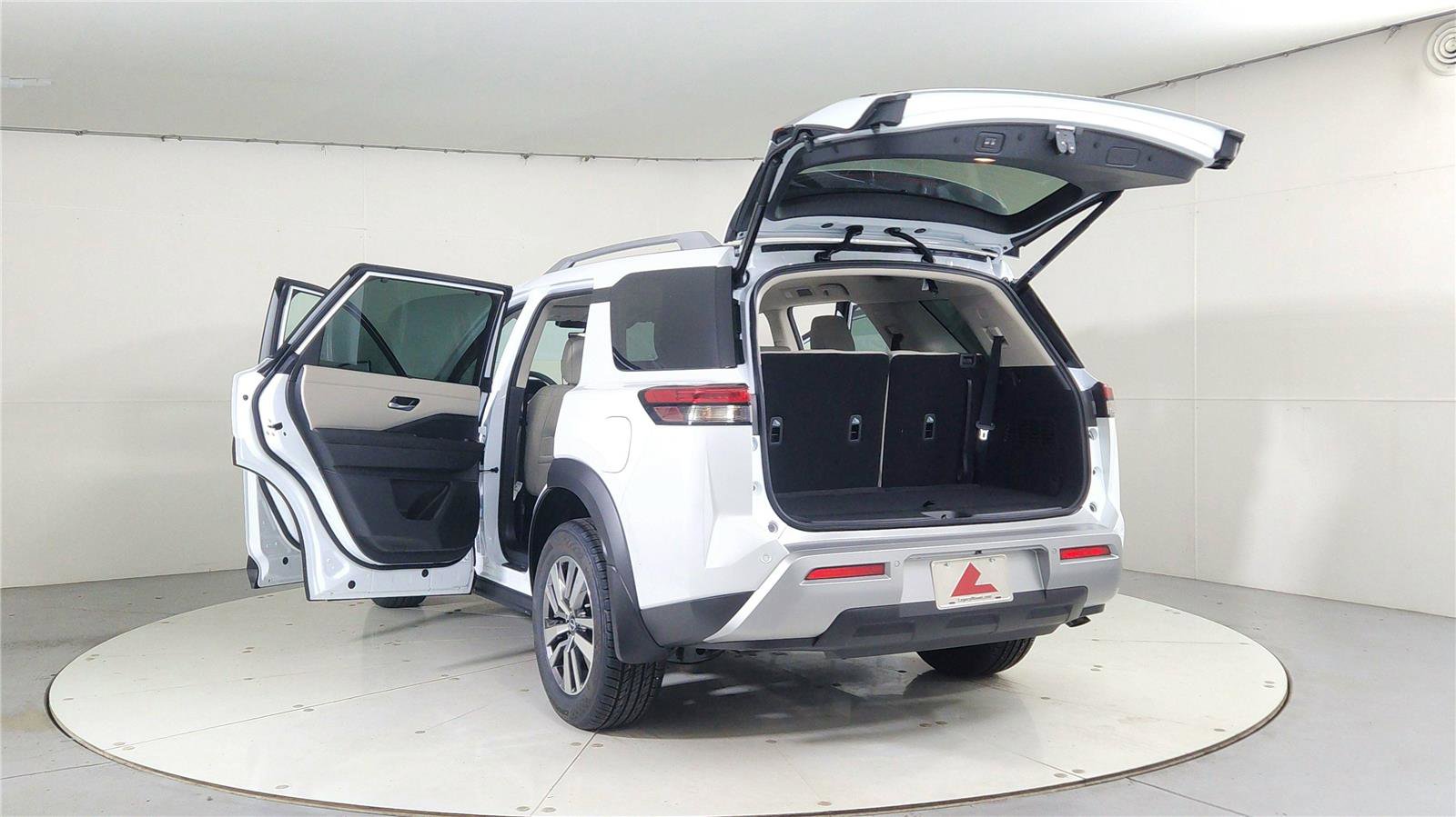 Used 2025 Nissan Pathfinder SL w/ Black Appearance Package image 11