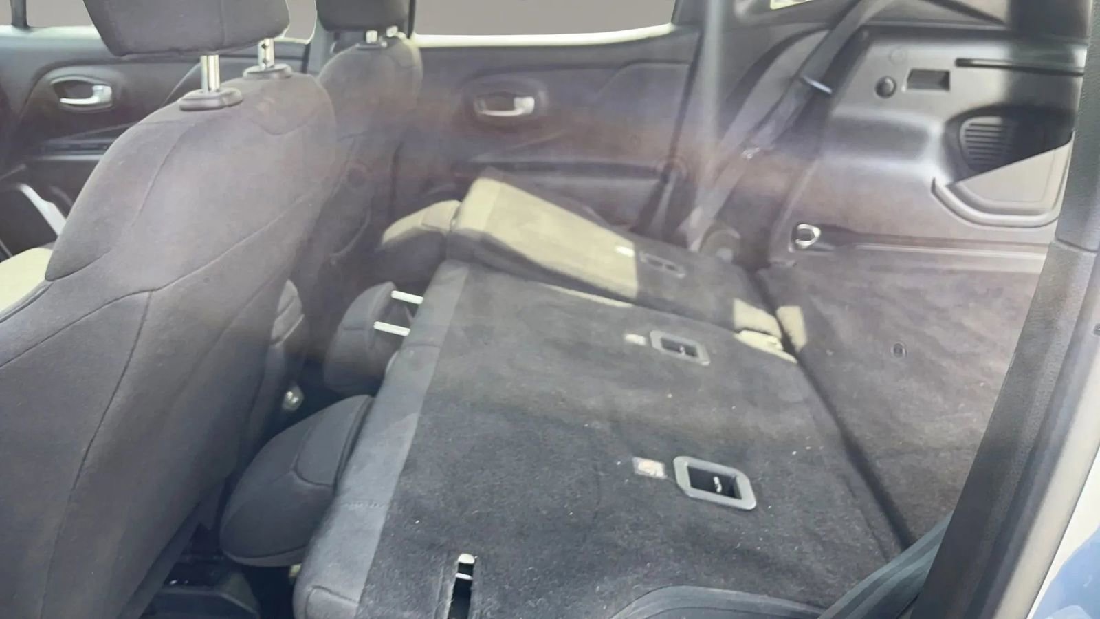 Used 2022 Jeep Renegade Latitude AWD/4WD image 30
