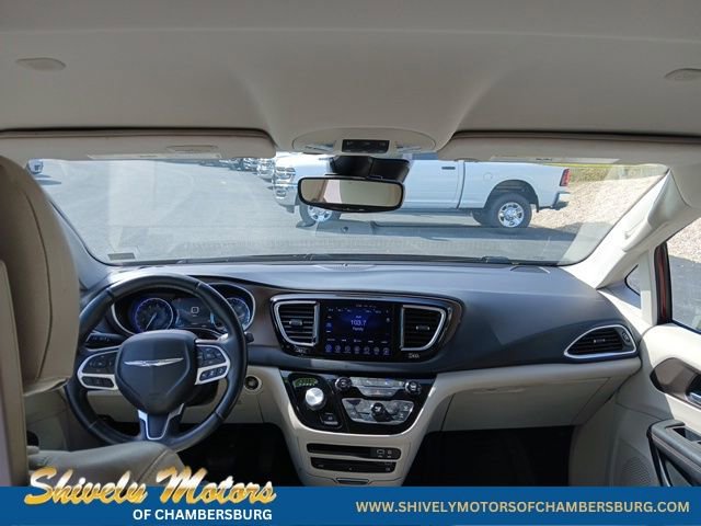 Used 2017 Chrysler Pacifica Touring-L Plus w/ Advanced Safetytec Group image 16