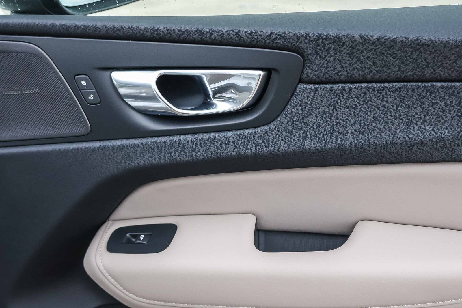 New 2026 Volvo XC60 B5 Plus w/ Climate Package PRO image 20