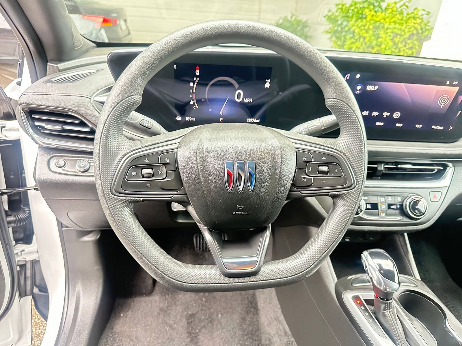 Used 2025 Buick Envista Preferred image 28