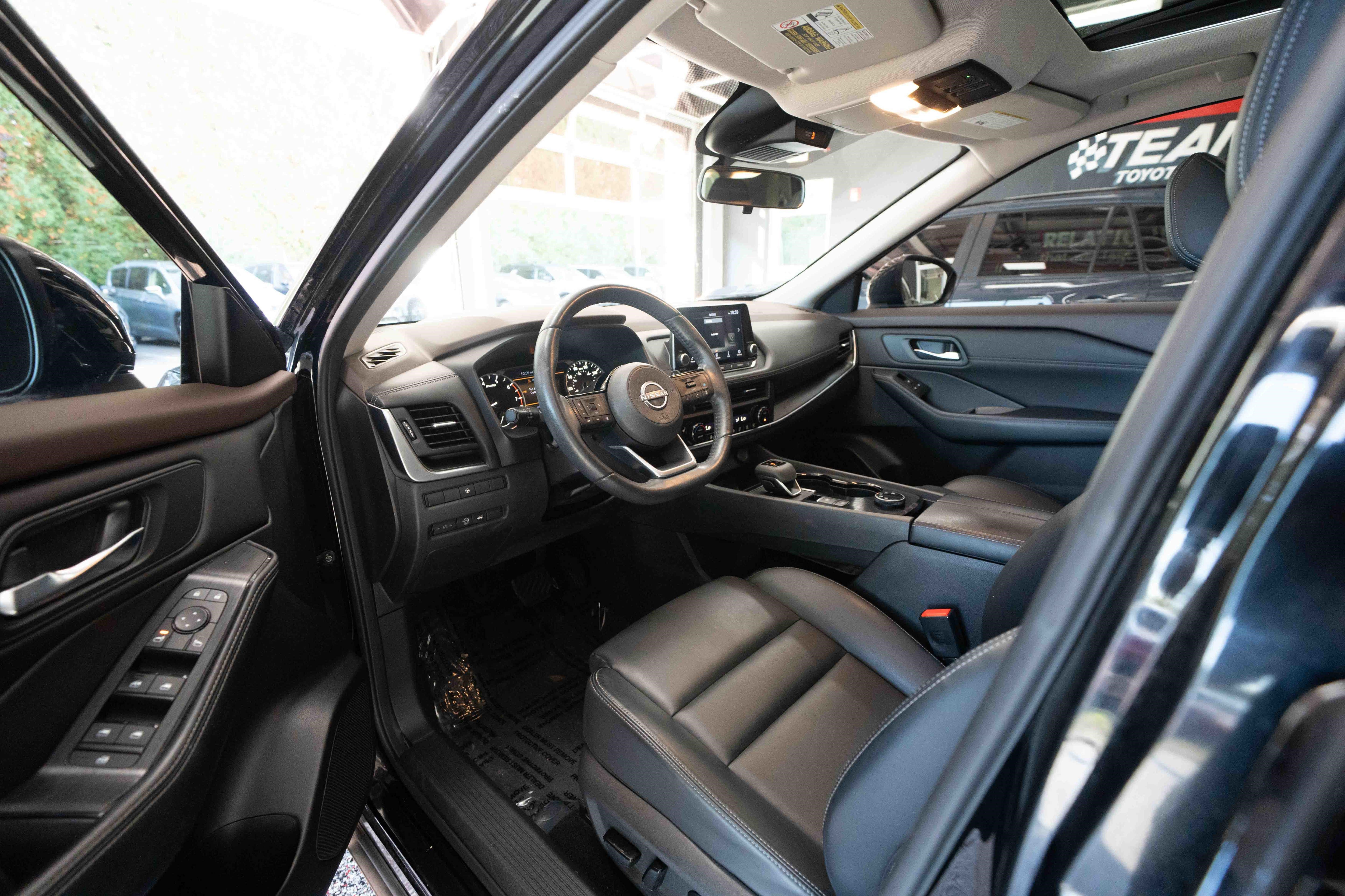 Used 2023 Nissan Rogue SV w/ SV Premium B Package AWD/4WD image 8