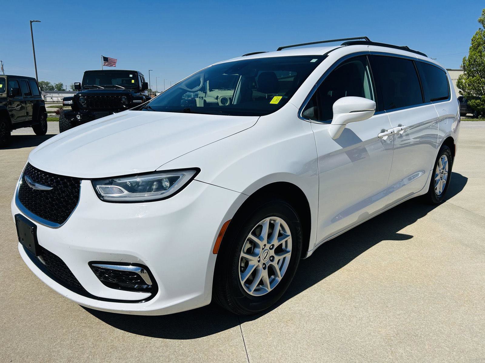 Used 2022 Chrysler Pacifica Touring-L FWD image 34