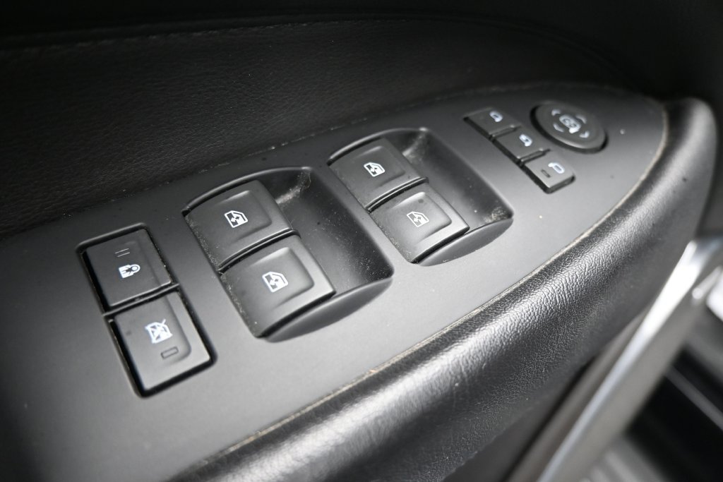 Used 2018 Cadillac Escalade ESV Premium Luxury AWD/4WD image 11
