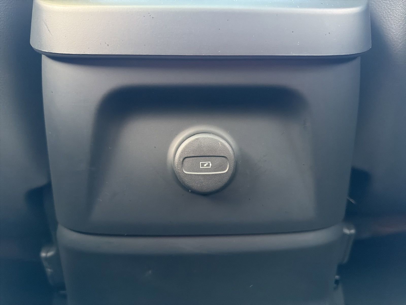 Certified 2025 Volvo XC60 T8 Plus w/ Protection Package Premier image 78