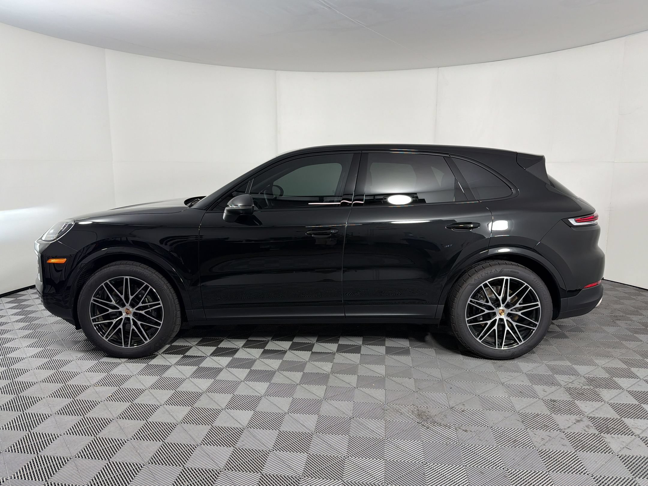 Certified 2026 Porsche Cayenne AWD/4WD image 2