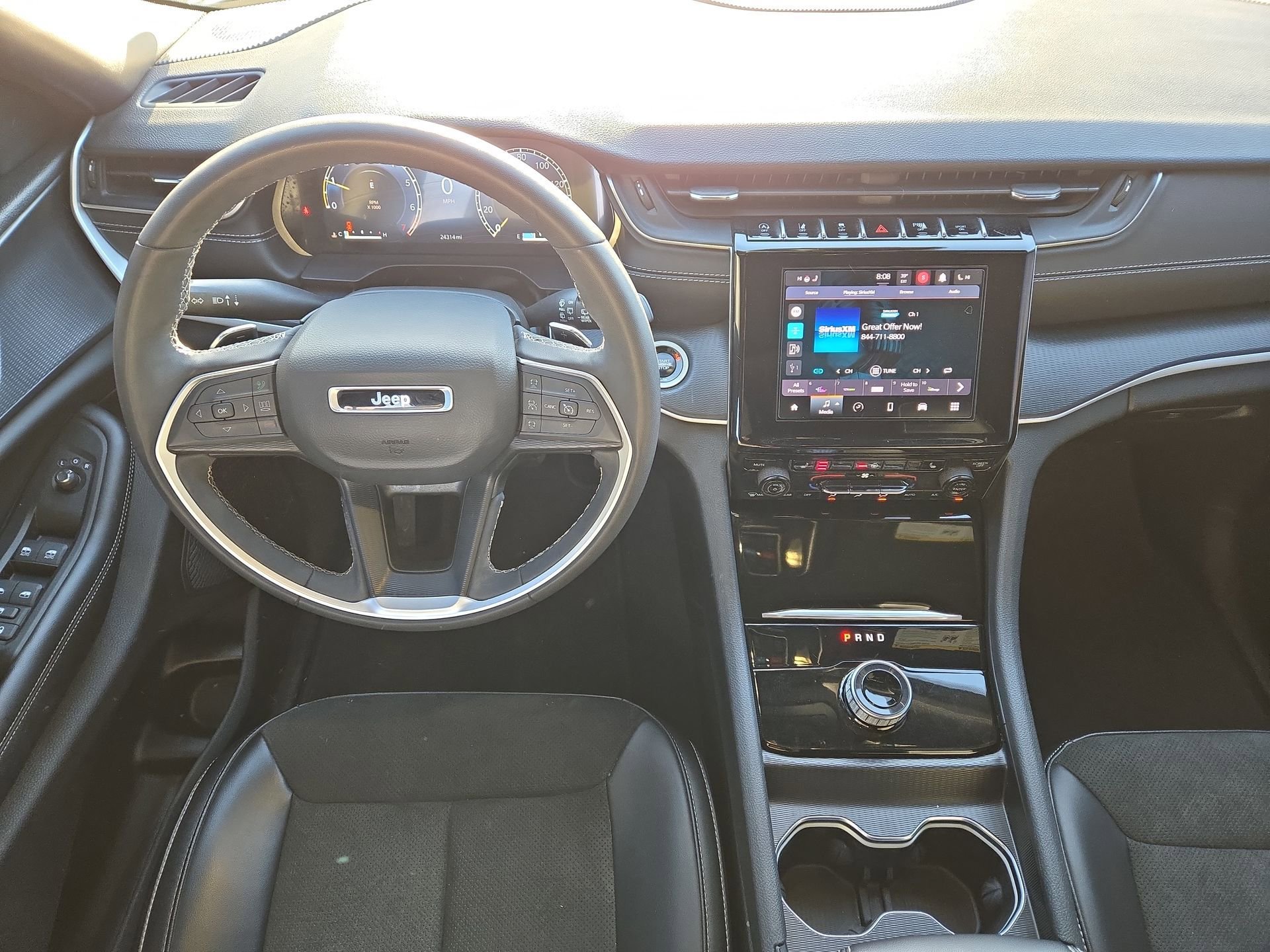 Used 2025 Jeep Grand Cherokee Altitude image 14