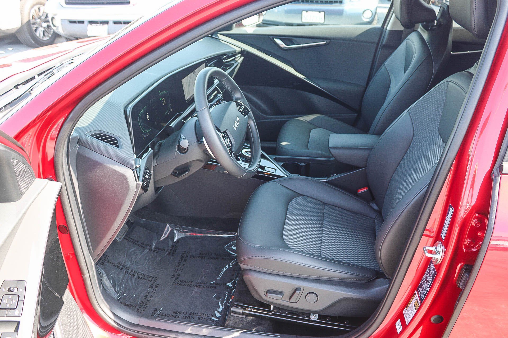 Used 2025 Kia Niro LX FWD image 18