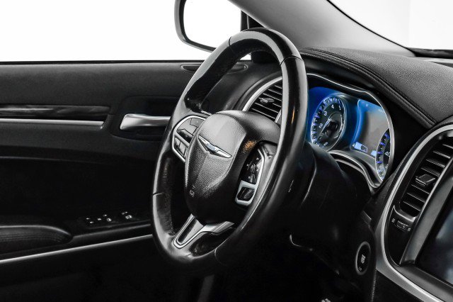 Used 2022 Chrysler 300 Touring w/ Sport Appearance Package image 11