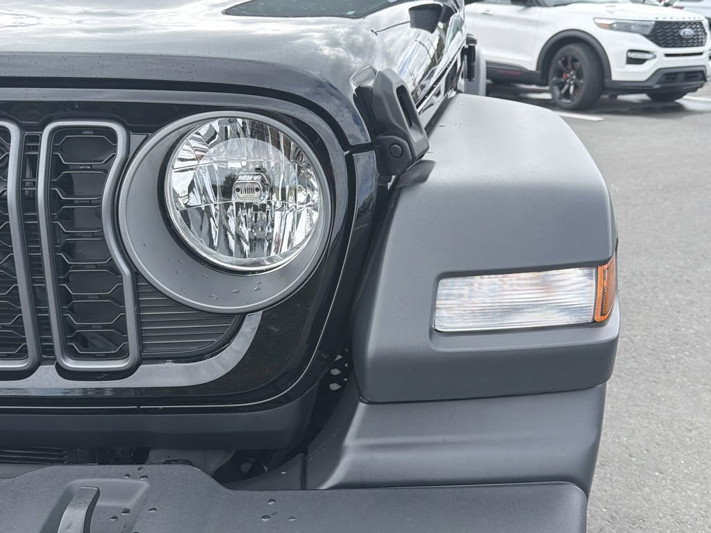 Used 2025 Jeep Wrangler Sport AWD/4WD image 8