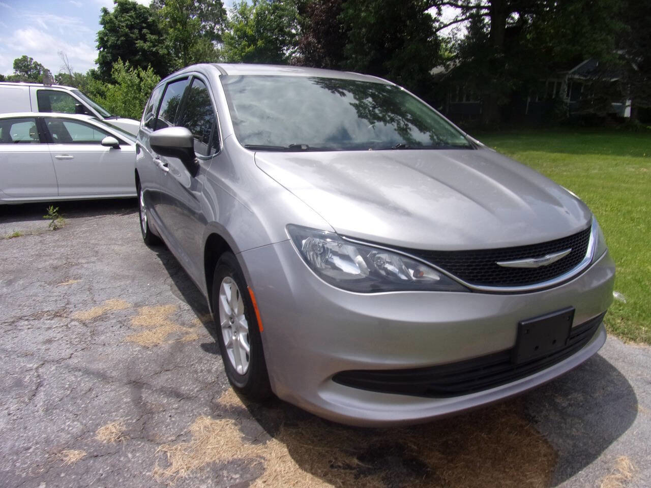 Used 2017 Chrysler Pacifica Touring image 5