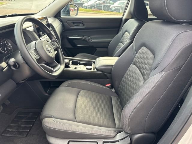 Used 2024 Nissan Pathfinder S image 9