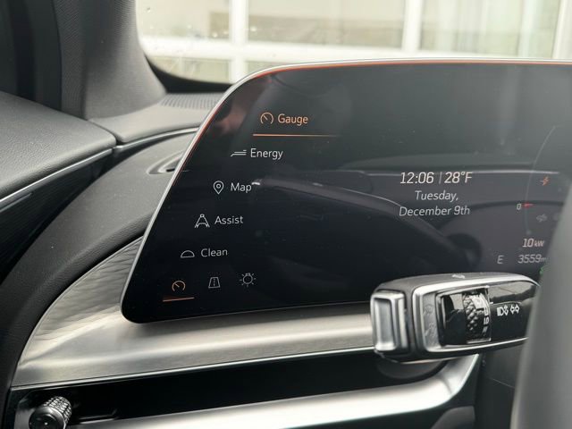 New 2025 Cadillac Lyriq Luxury image 30