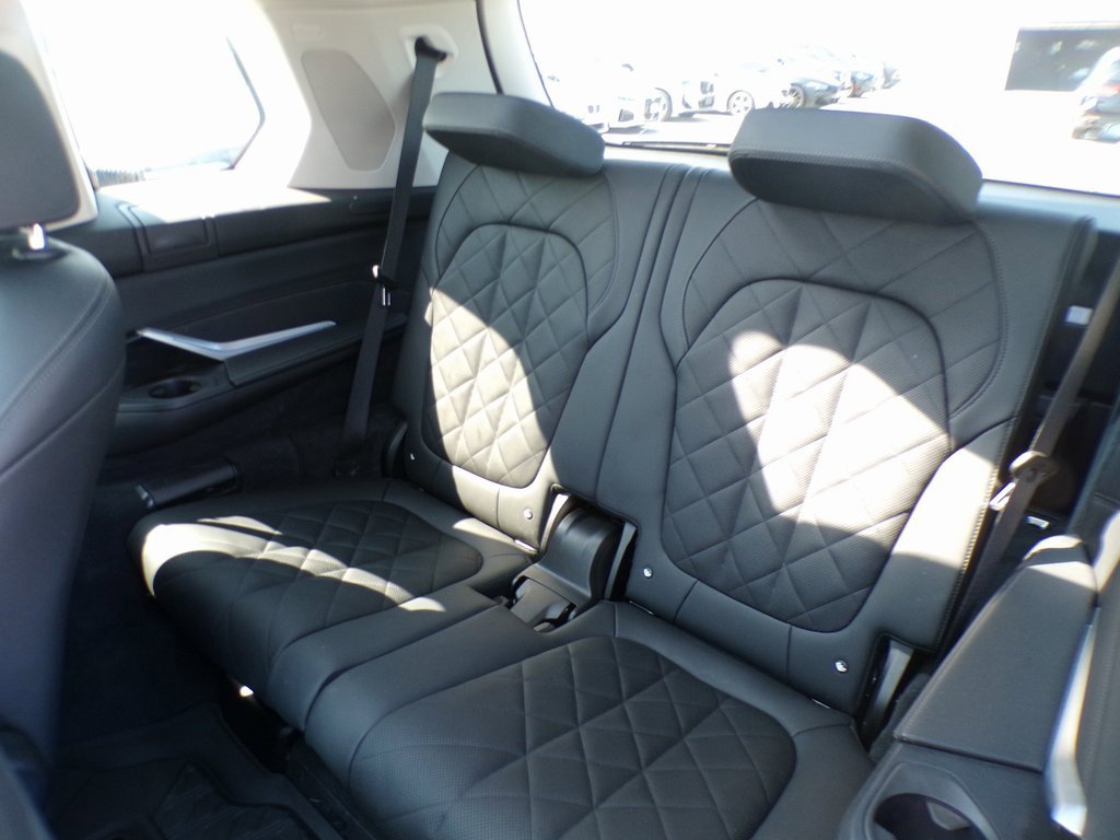 Certified 2023 BMW X7 xDrive40i w/ Premium Package image 11