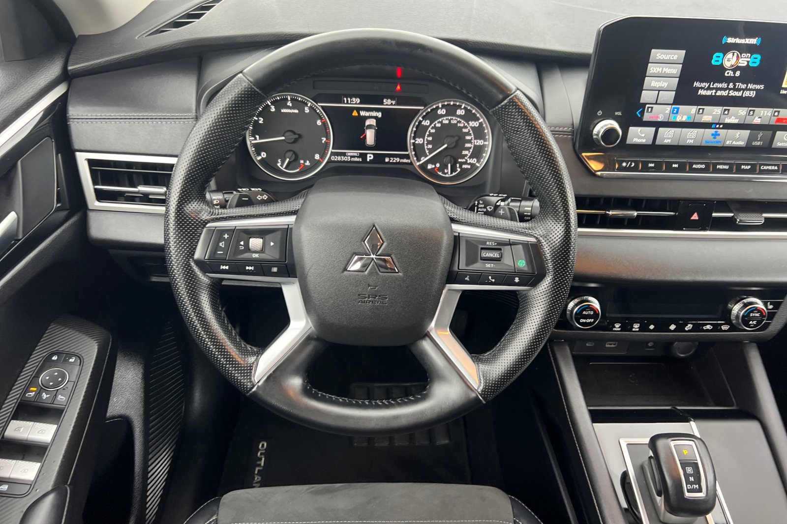 Used 2024 Mitsubishi Outlander SE image 14