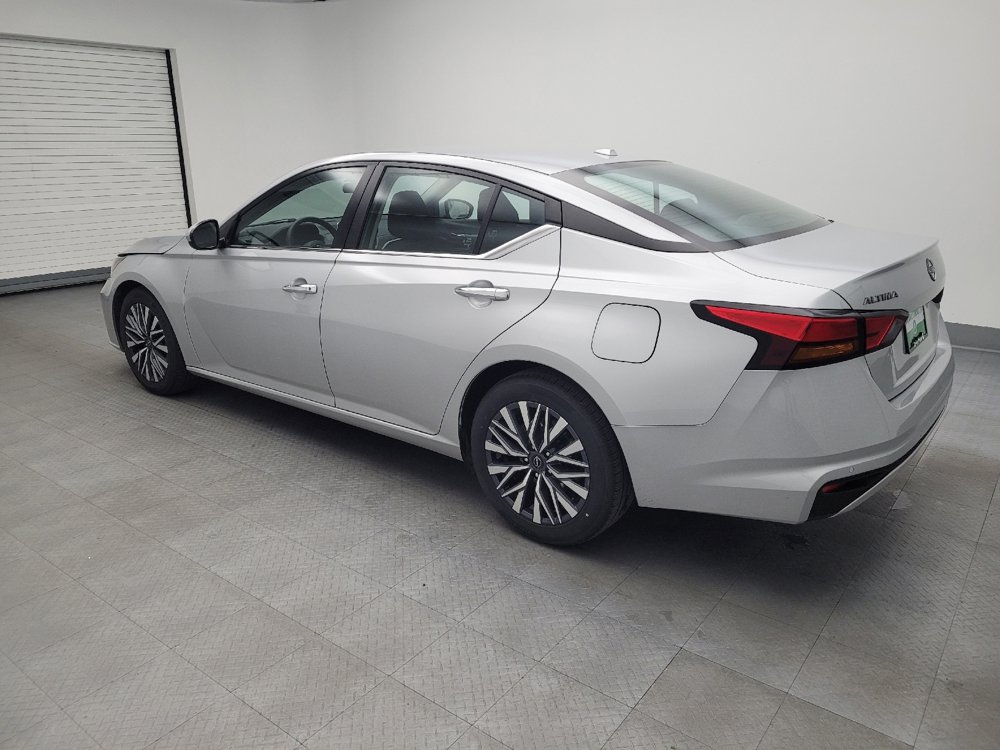 Used 2023 Nissan Altima 2.5 SV image 3