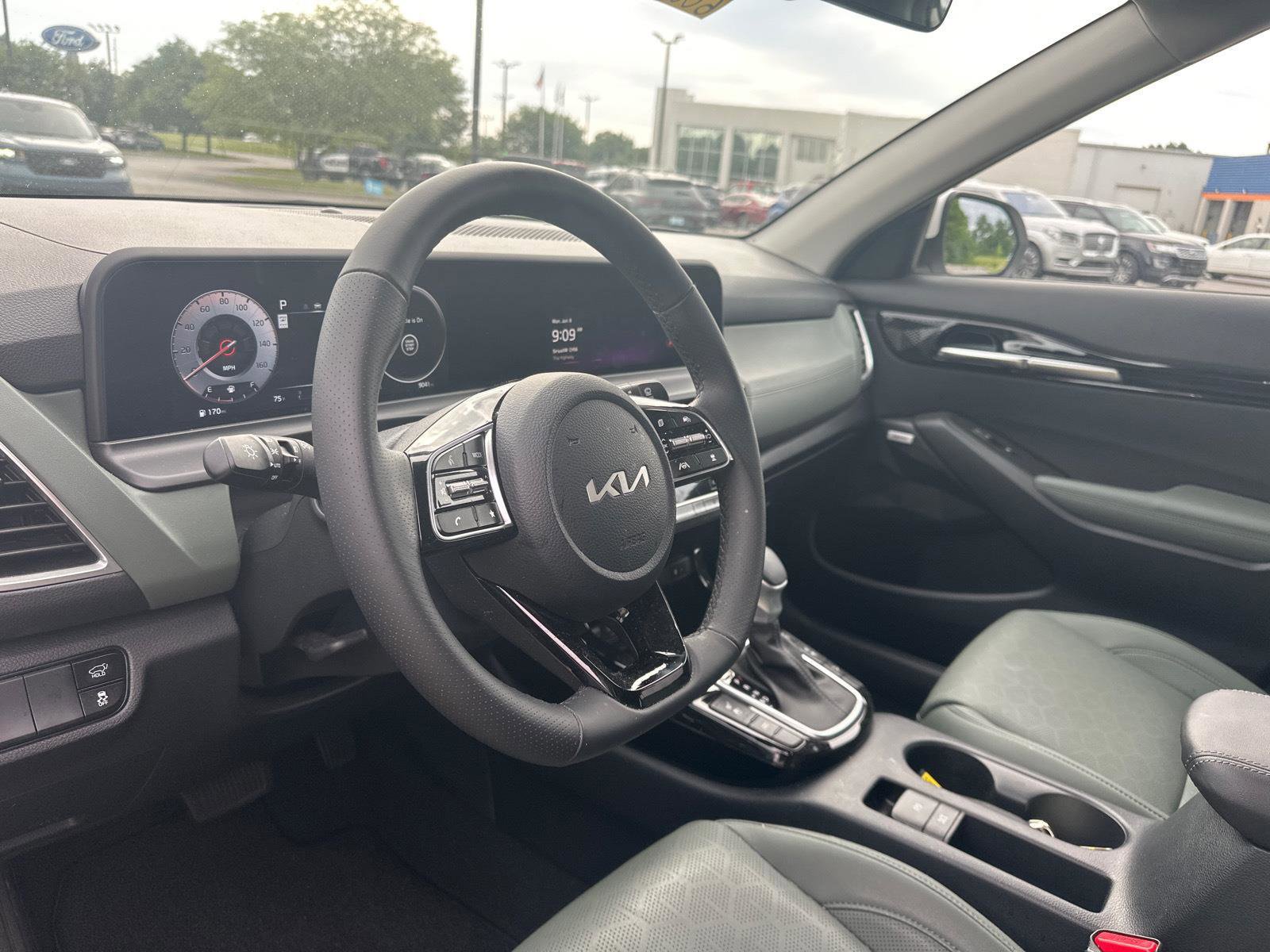 Used 2024 Kia Seltos SX w/ SX Sunroof Package AWD/4WD image 16