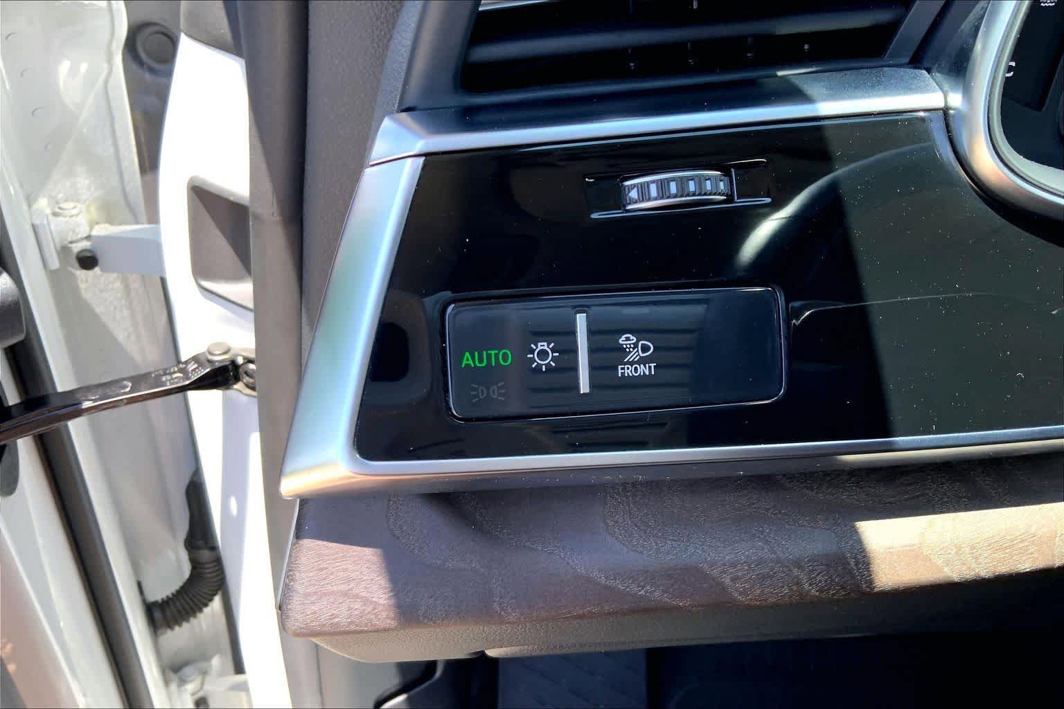 Used 2019 Audi Q8 Prestige AWD/4WD image 32