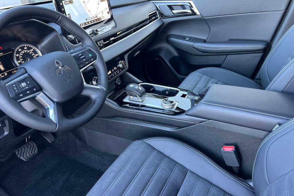 New 2026 Mitsubishi Outlander SE image 11