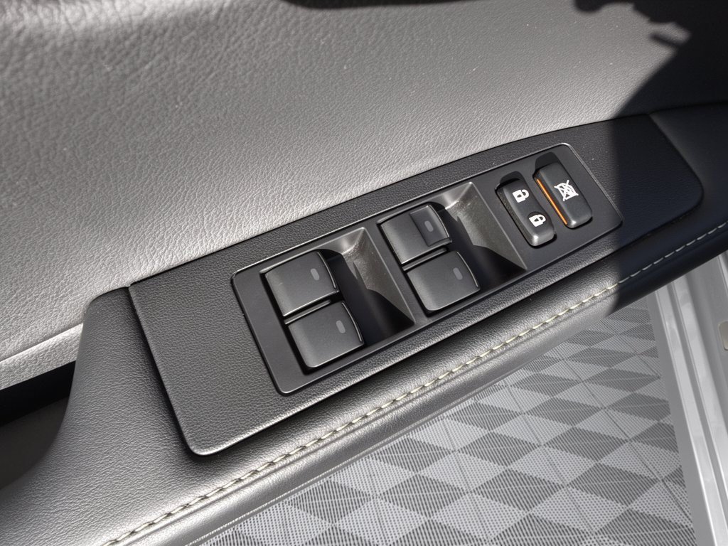 Used 2014 Lexus ES 300h w/ Premium Package w/Bamboo Trim FWD image 15