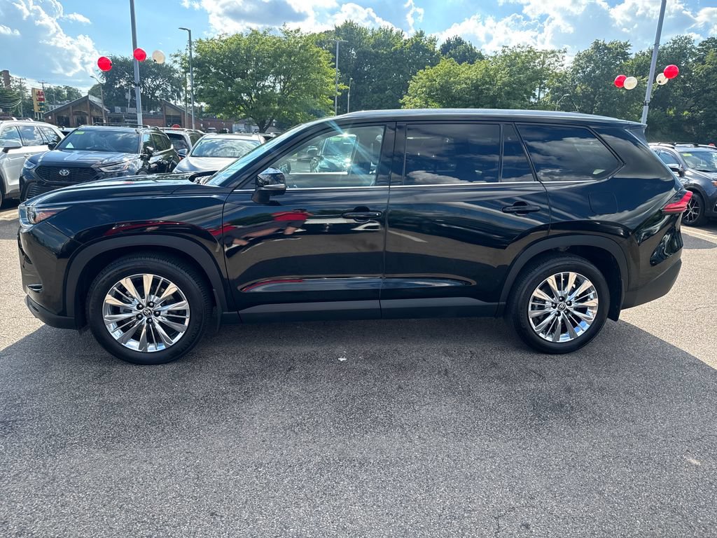 Used 2024 Toyota Grand Highlander AWD image 4