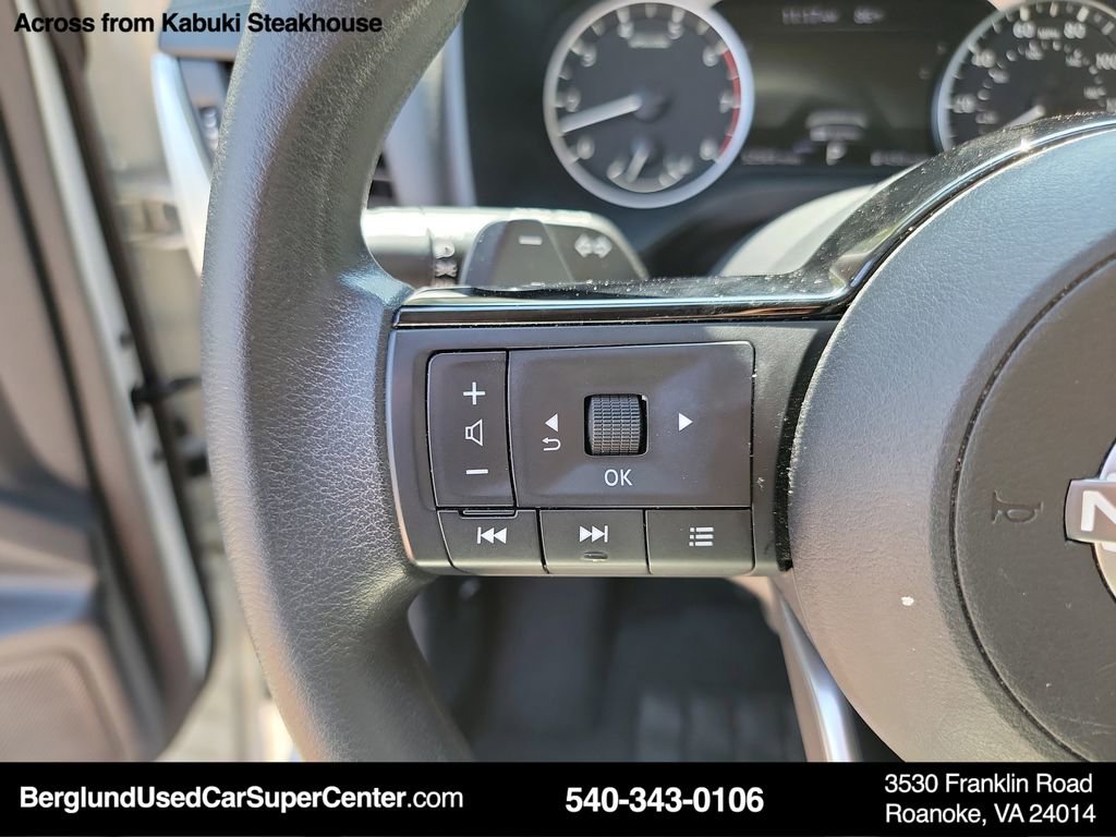 Used 2023 Nissan Rogue SV image 29