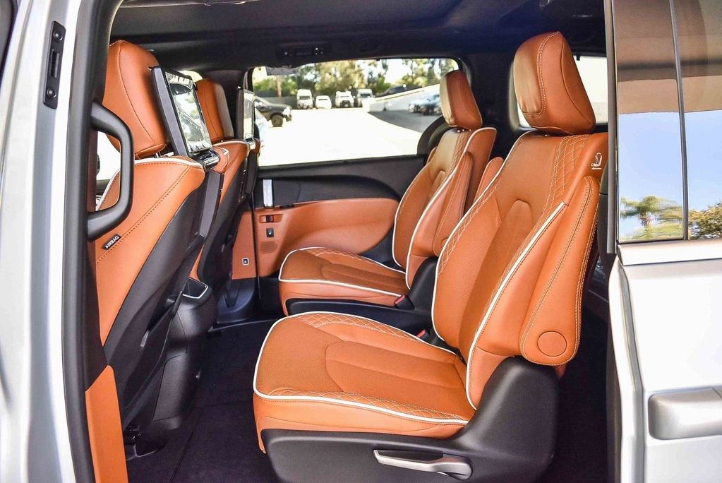 New 2026 Chrysler Pacifica Pinnacle w/ Trailer Tow Group image 19