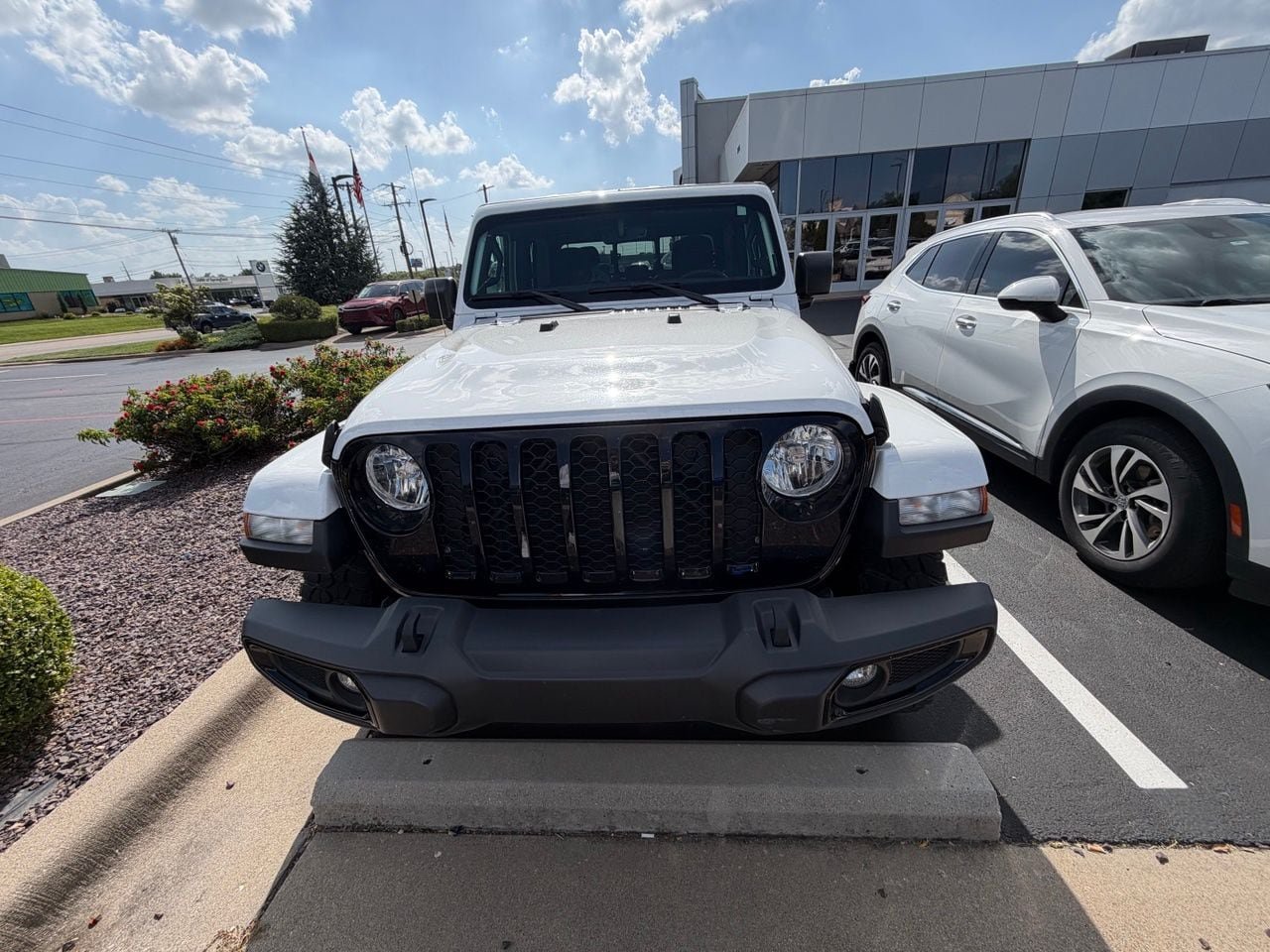 Used 2023 Jeep Gladiator Sport AWD/4WD image 2