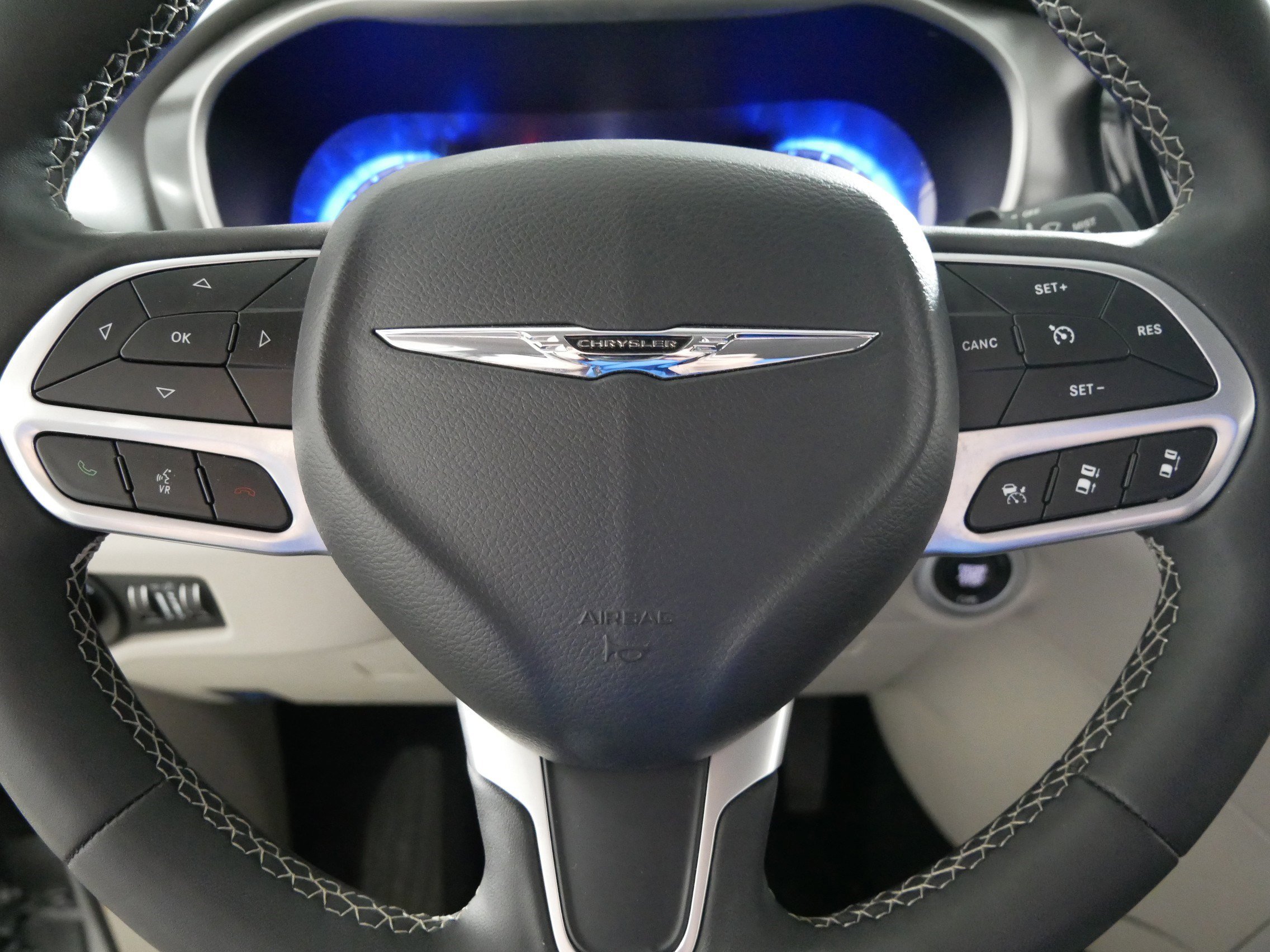 Used 2024 Chrysler Pacifica Touring-L image 25